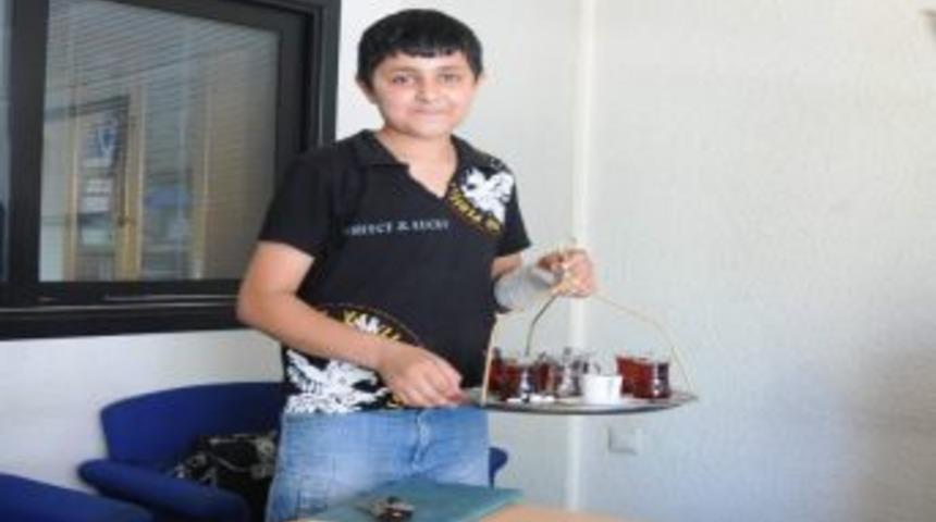 Aydın&rsquo;da Tatilci &Ccedil;ıraklar İşyerlerini Şenlendirdi