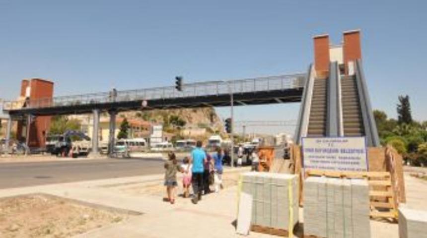 Anadolu Caddesi&rsquo;ne D&ouml;rt &Uuml;stge&ccedil;it Daha Geliyor