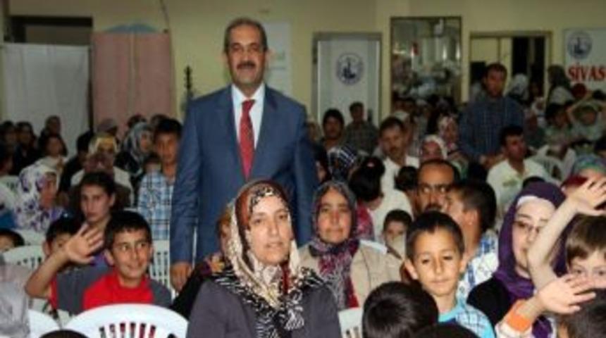 S&uuml;nnet &Ccedil;ocuklarının Kıyafetleri Dağıtıldı