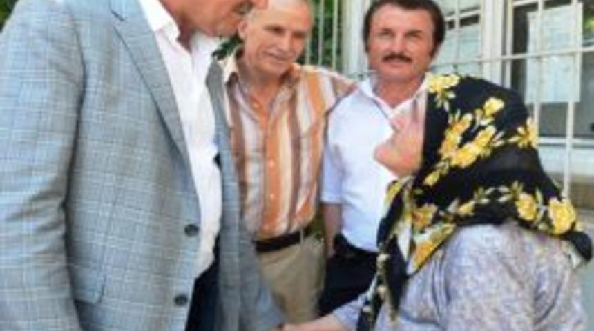 Başkan, Mahalle Mahalle Gezip Dert Dinliyor