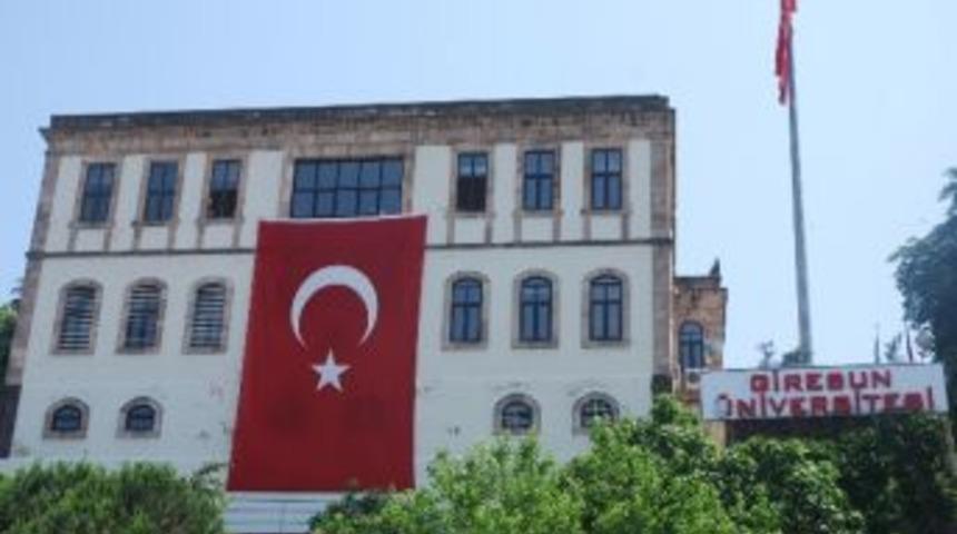 Rekt&ouml;r Attar Ter&ouml;r&uuml; Kınadı