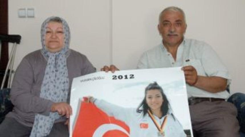 Milli Atlet Yasemin&rsquo;in Ailesinin Mutluluğu