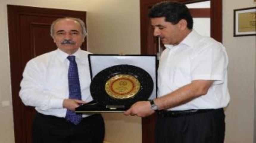 İl&ccedil;e Milli Eğitim M&uuml;d&uuml;r&uuml;nden Başkan Gen&ccedil;'e Teşekk&uuml;r