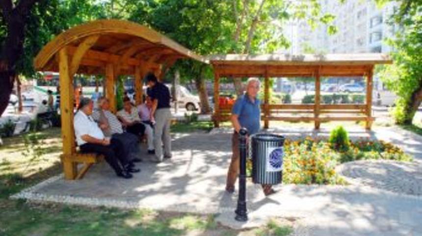 Seyhan&rsquo;ın parkları tepeden tırnağa yenilendi