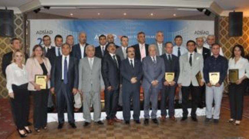 Şampiyonlar &ouml;d&uuml;llendirildi