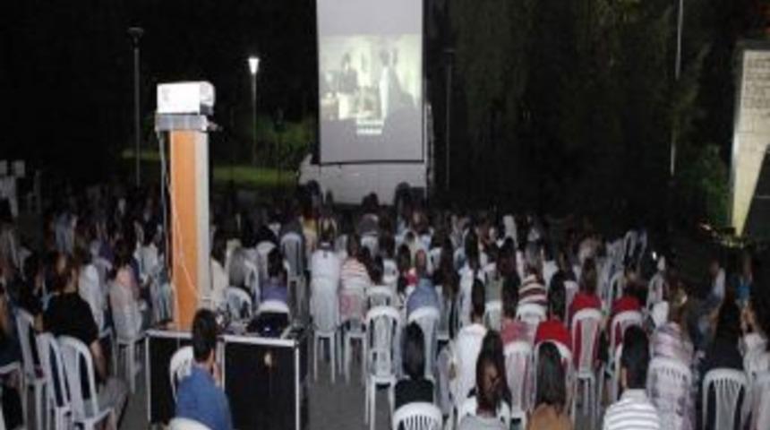 Yenimahalle'de A&ccedil;ık Hava Sinema G&uuml;nleri Başladı