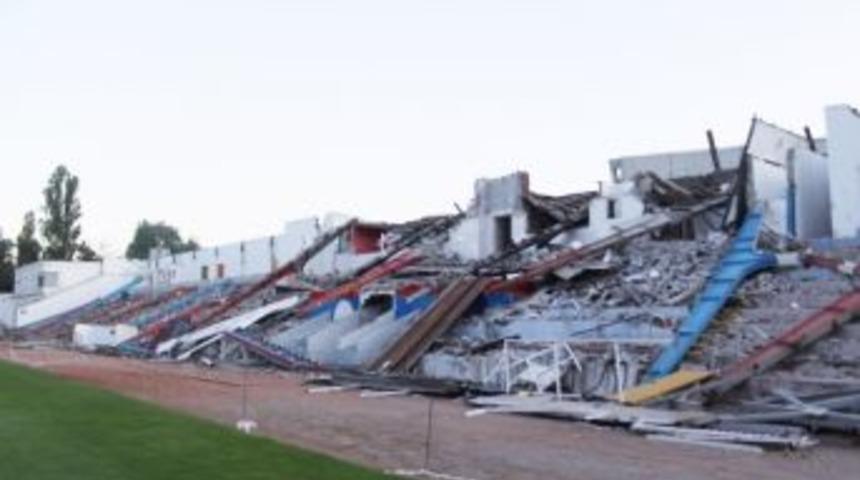 Karab&uuml;k Stadı'nda Modernizasyon &Ccedil;alışmaları Devam Ediyor