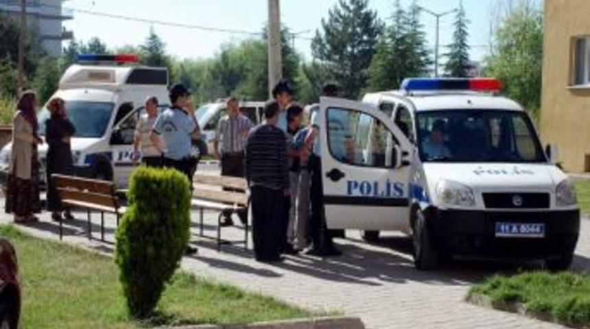 Boz&uuml;y&uuml;k'te 9. Kattan D&uuml;şen Adam Hayatını Kaybetti