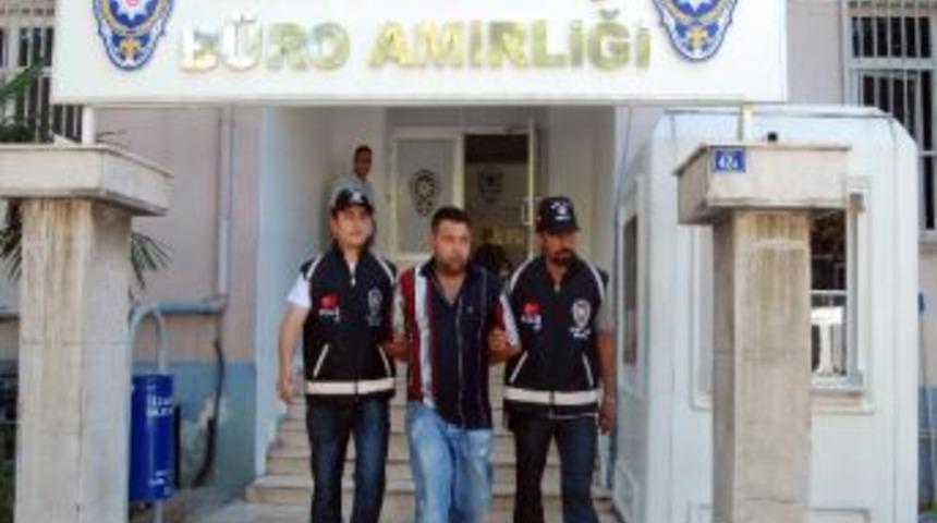 Annesine K&uuml;freden Kuzenini Bı&ccedil;akladı