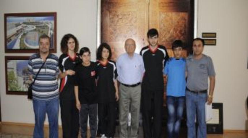 Başarılı Sporculardan Başkan Uğurlu&rsquo;ya Ziyaret