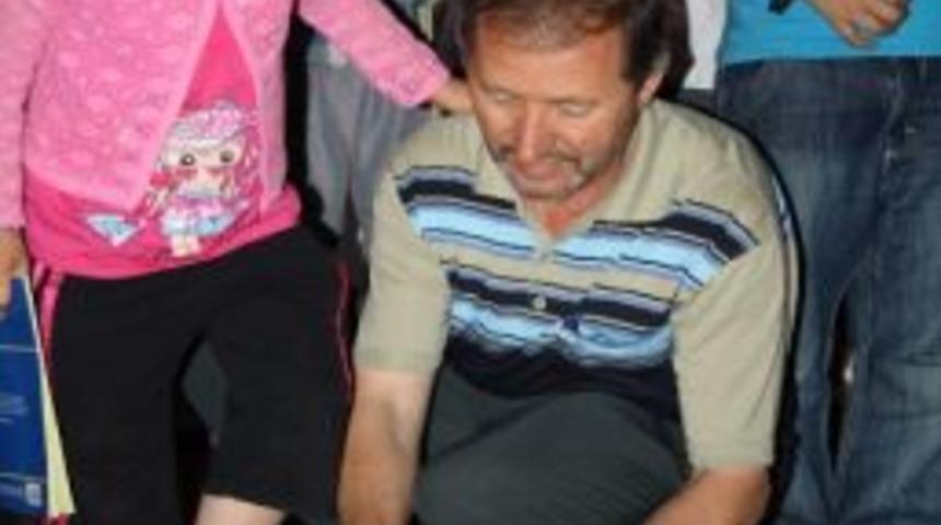 Yoksul &Ccedil;ocuklara Kıyafet Yardımı Yapıldı