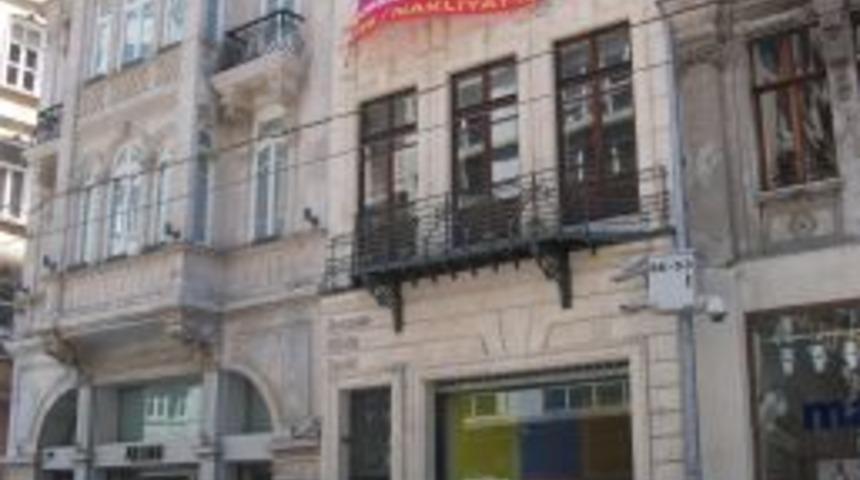 İşten &Ccedil;ıkarılan Iş&ccedil;iler, Firmanın Binasını Bastı