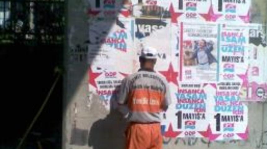 Belediye Afiş Temizliğinde