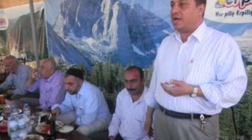 T&uuml;rk Diyanet Vakıf Sendikası&rsquo;ndan &Uuml;yelerine Moral Yemeği