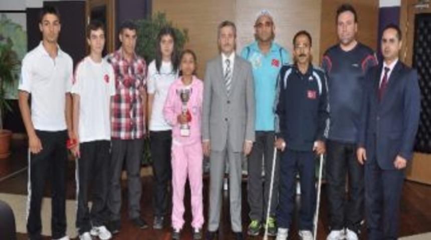 Başkan Tahmazoğlu Şahinbey&rsquo;li Şampiyonları &Ouml;d&uuml;llendirdi