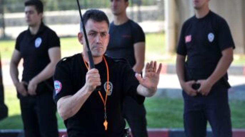 Emniyet Yeni Copları Tanıttı