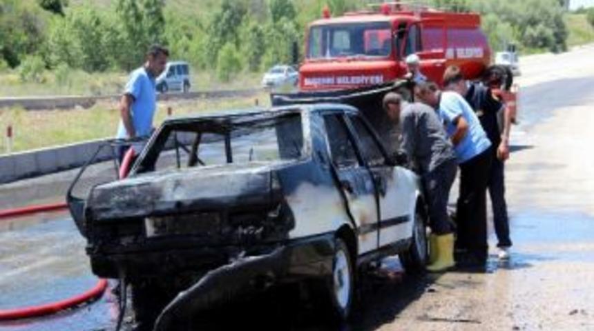 Seyir Halindeki Otomobil Yandı