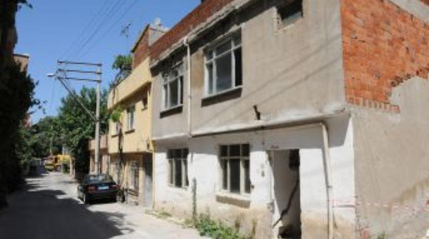 B&uuml;y&uuml;kşehir Belediyesi &Ouml;nce Kamulaştııyor, Sonra Yol Yapıyor