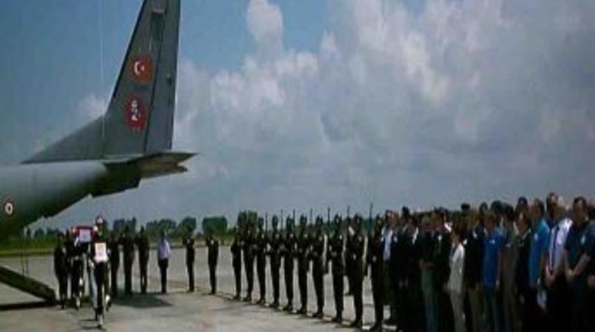 Şehidin Cenazesi G&ouml;zyaşlarıyla Karşılandı