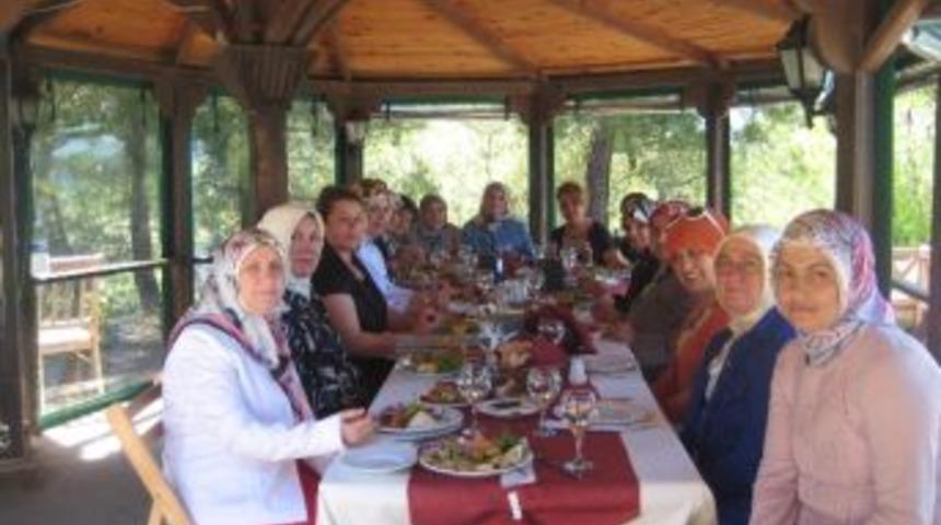 Ak Partili Kadınlar İstişarede Bulundu