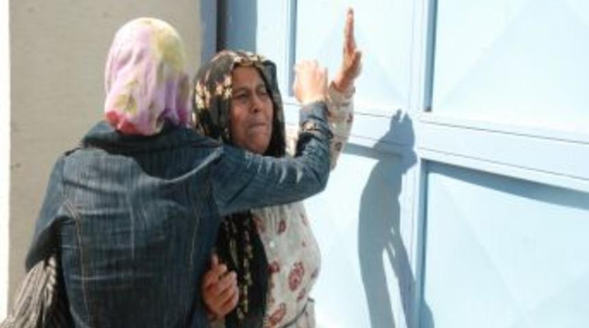 Şanlıurfa Cezaevi &Ouml;n&uuml;nde A&ccedil;ık G&ouml;r&uuml;ş Kuyruğu