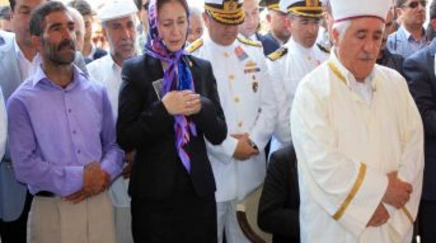 Şehit Onbaşı G&ouml;z Yaşları Arasında Toprağa Verildi