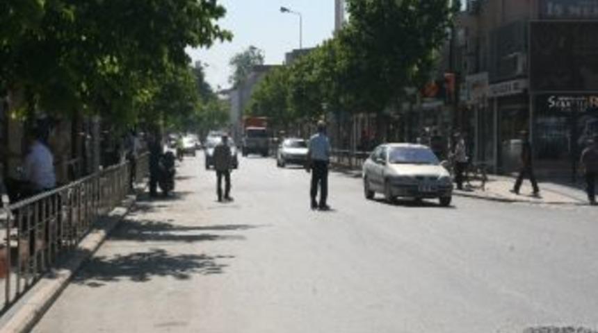 D&uuml;zce&rsquo;de İstanbul Caddesinde Park Yasağı Başladı