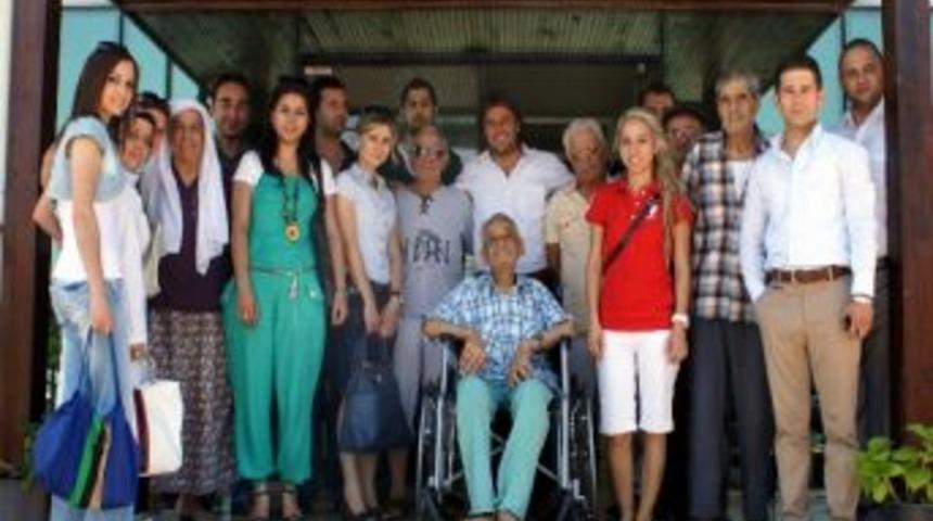 Ak Partili Gen&ccedil;ler Kimsesiz Babaları Unutmadı