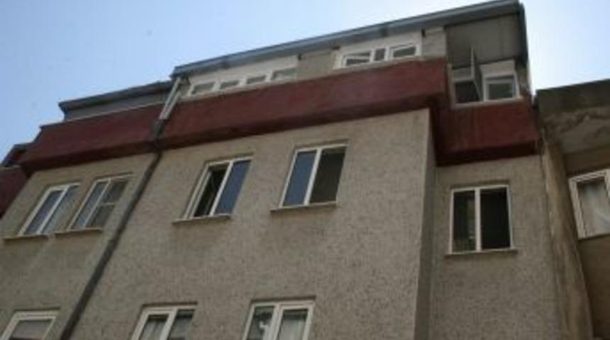 Ekipler Bu Kez Muhtarın Evindeki Ka&ccedil;ak Katı Yıktı