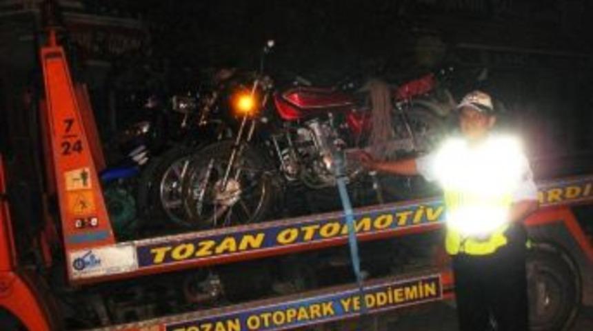 Sarıg&ouml;l'de Motosiklet Denetimleri S&uuml;r&uuml;yor