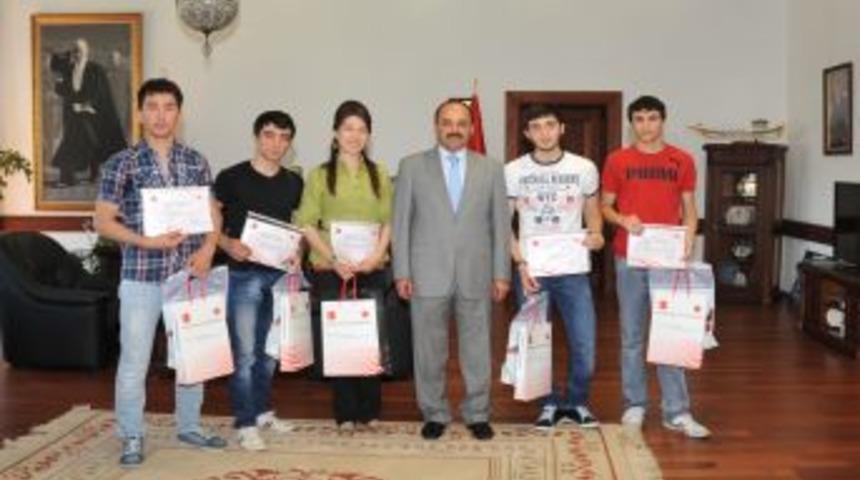 Kastamonu &Uuml;niversitesi, Kazakları Uğurladı Kırgızları Karşıladı