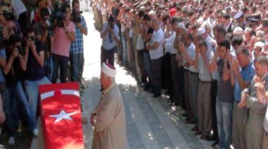 Konya Şehidini G&ouml;zyaşlarıyla Uğurladı