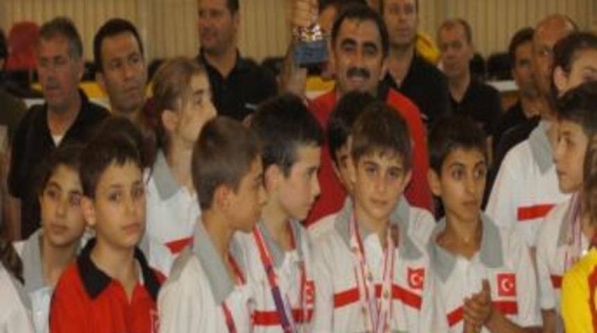 Erzincanlı Badmintoncular Başarıya Doymuyor