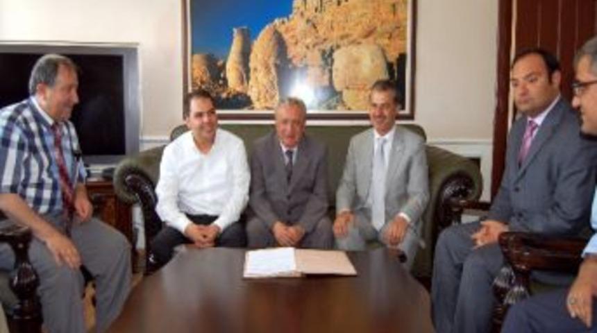 İşadamı Okul Yapmak İ&ccedil;in Protokol İmzaladı