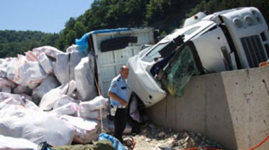 Bursa'da feci kaza; 2 &ouml;l&uuml;