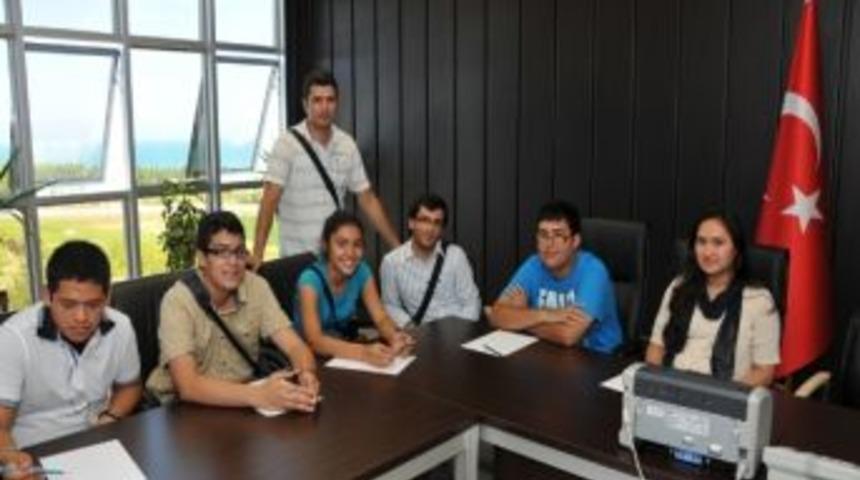 Teksaslı &Ouml;ğrenciler Om&uuml;&rsquo;de