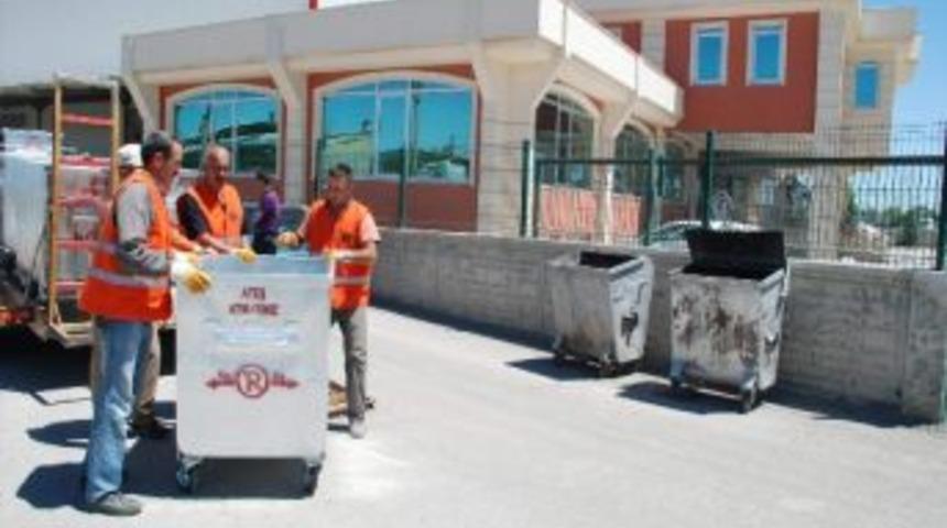 Karatay&rsquo;da &Ccedil;&ouml;p Konteynırları Yenileniyor