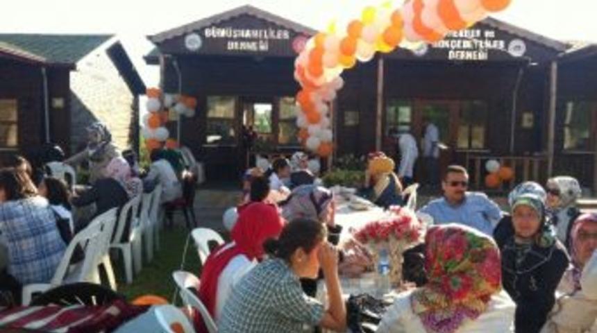 G&uuml;m&uuml;şhaneli Bayanlar Yemekte Buluştu