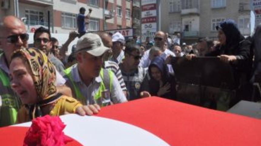 Konya Şehidini Y&uuml;reğine G&ouml;md&uuml;