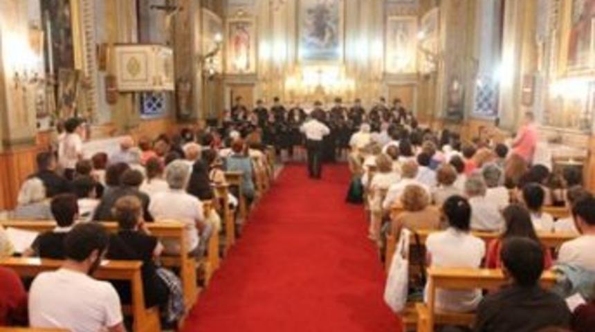 B&uuml;y&uuml;kada'da Yaza Merhaba Konseri