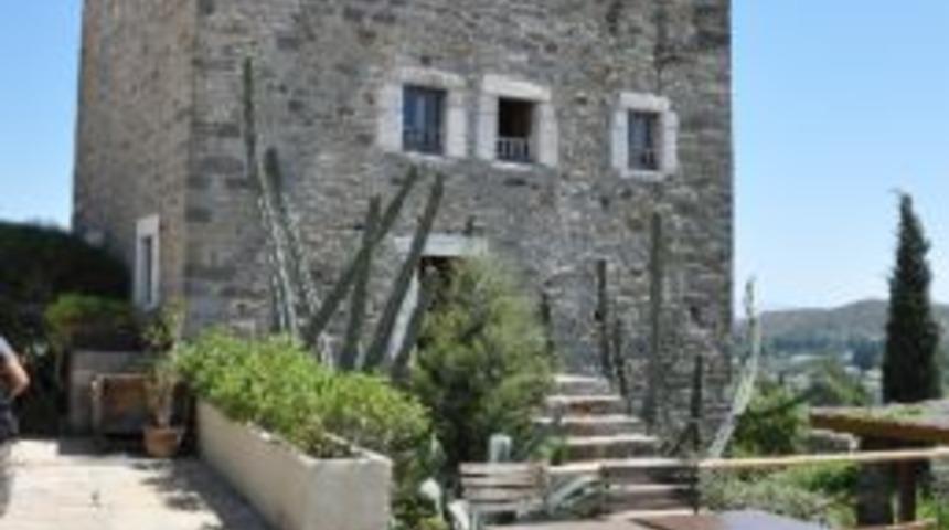 Kuleden Tek Odalı Otele