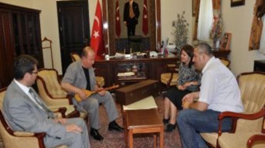 Isparta Valisi Oğuz&rsquo;a Cura Armağanı