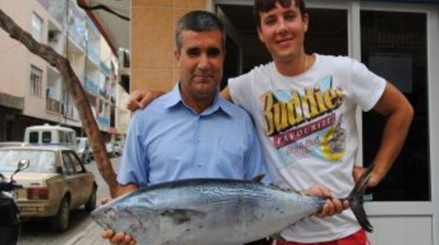 Bot Turcusu Olta Ile B&uuml;y&uuml;k Boy Balık Yakaladı