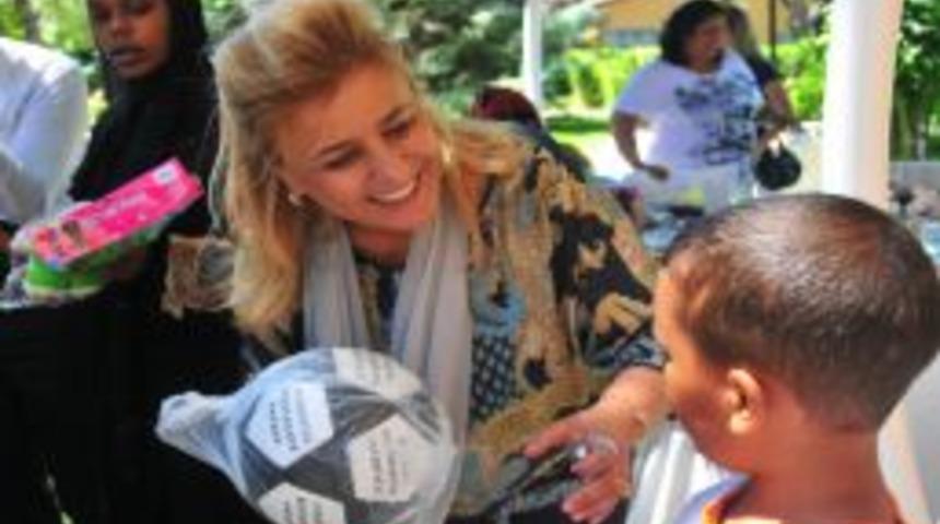 Nevin G&ouml;k&ccedil;ek, M&uuml;ltecileri Ağırladı