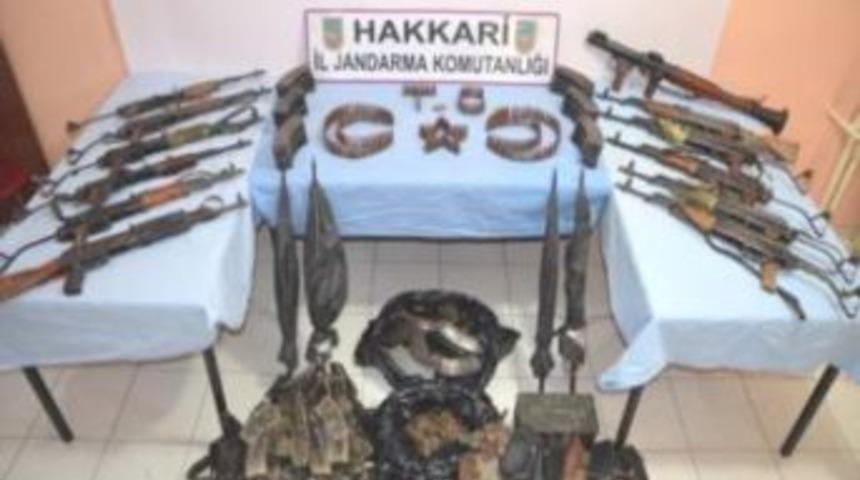 Dağlıca Ve &Ccedil;evresi Abluka Altına Alındı: 300 PKK'lı Kıska&ccedil;ta