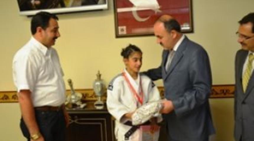 Başarılı sporcudan ziyaret