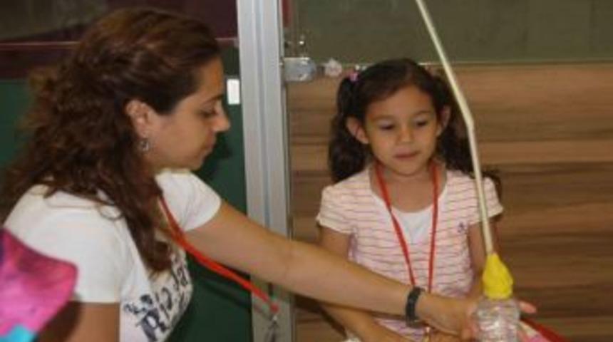 &Ccedil;ocuklar Bilimin Tadını &Ccedil;ıkarıyor