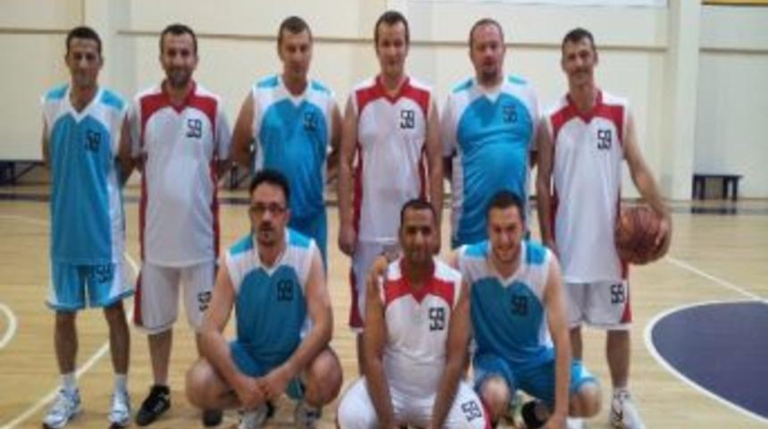 Gazeteciler Basketbolda Buluştu