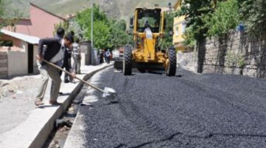 Tatvan&rsquo;da Yol Yapım &Ccedil;alışması