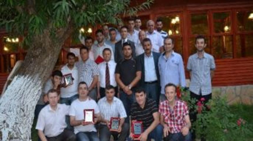 Polisler Plaket İle Uğurlandı